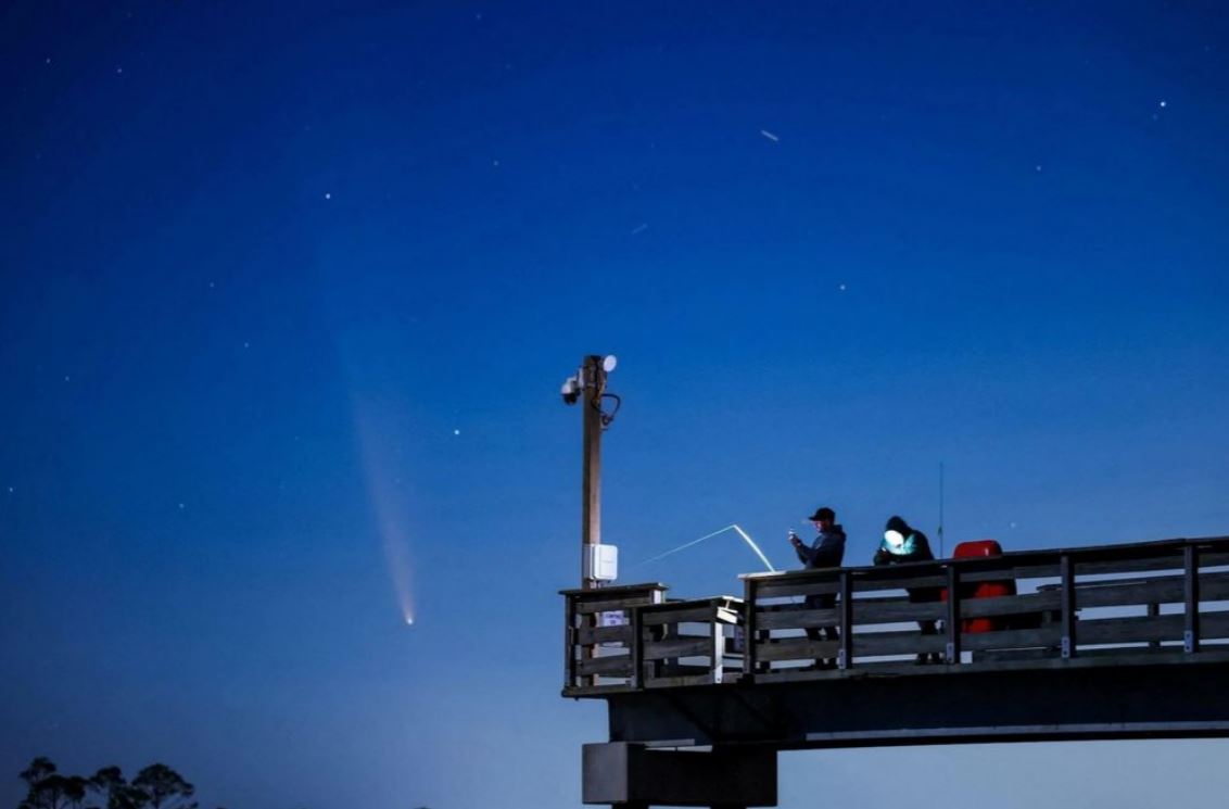 Sao chổi C/2023 A3 (Tsuchinshan-ATLAS) trên đảo Tybee, Georgia, ngày 13/10. (Ảnh: Reuters)