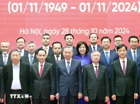 Tổng B&iacute; thư T&ocirc; L&acirc;m v&agrave; c&aacute;c đại biểu dự lễ kỷ niệm. (Ảnh: Thống Nhất/TTXVN)
