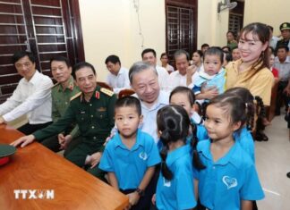 Tổng Bí thư, Chủ tịch nước Tô Lâm thăm, làm việc tại huyện đảo Cồn Cỏ Tổng Bí thư, Chủ tịch nước Tô Lâm thăm, làm việc tại huyện đảo Cồn Cỏ