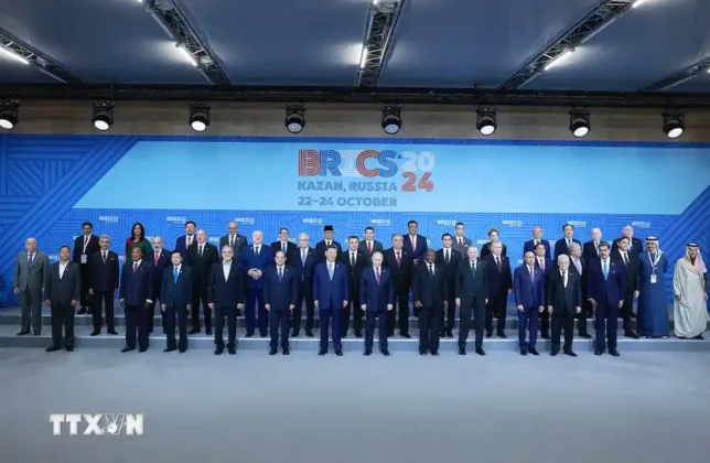 Tổng thống Li&ecirc;n bang Nga Vladimir Putin, Chủ tịch Nh&oacute;m BRICS năm 2024 đ&oacute;n Thủ tướng Phạm Minh Ch&iacute;nh v&agrave; c&aacute;c Trưởng đo&agrave;n.
