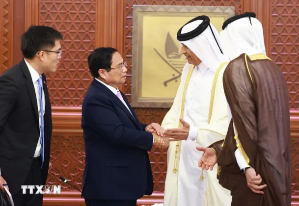Thủ tướng Phạm Minh Ch&iacute;nh hội kiến Chủ tịch Quốc hội Qatar Hassan bin Abdullah Al-Ghanim.