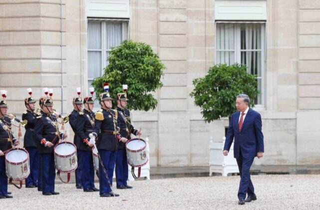 2 min 15 641x420 - Tổng thống Pháp Emmanuel Macron đón và hội đàm cùng Tổng Bí thư, Chủ tịch nước Tô Lâm