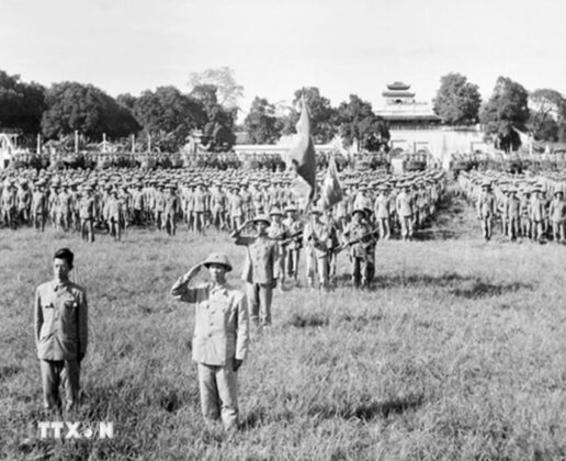 2 min 18 516x420 - Nhìn lại cảnh Đoàn quân chiến thắng tiến vào Thủ đô trong sáng 10/10/1954