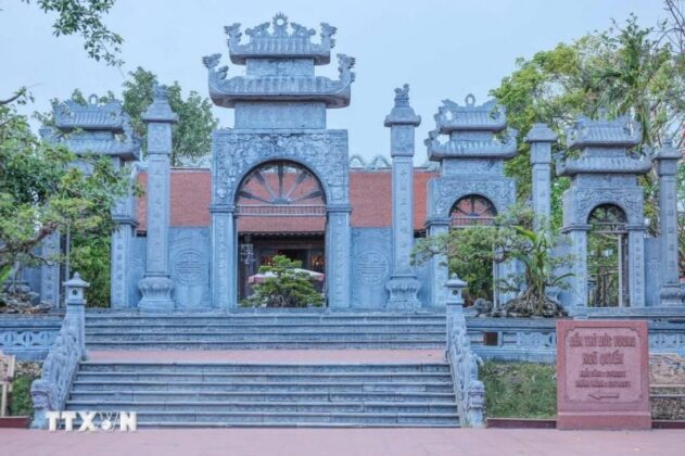 Đền thờ Đức vương Ng&ocirc; Quyền. (Ảnh: Ho&agrave;ng Hiếu/ TTXVN)