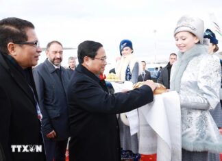 Lễ đón Thủ tướng Phạm Minh Chính theo phong tục đón khách quý của Nga Lễ đón Thủ tướng Phạm Minh Chính theo phong tục đón khách quý của Nga