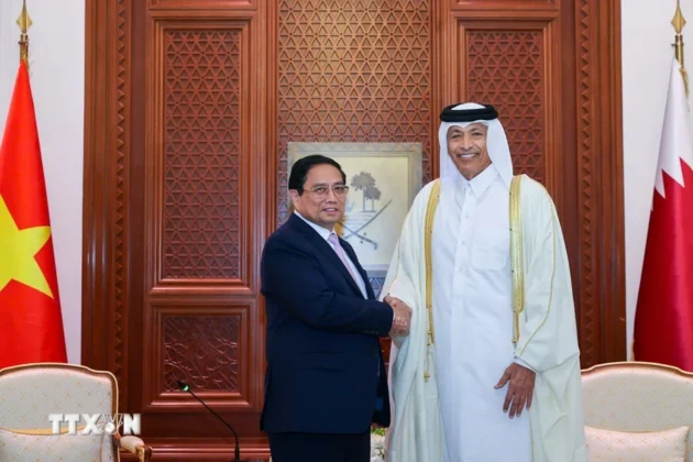 Thủ tướng Phạm Minh Ch&iacute;nh hội kiến Chủ tịch Quốc hội Qatar Hassan bin Abdullah Al-Ghanim.