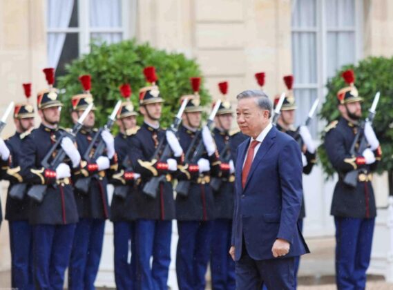 4 min 16 569x420 - Tổng thống Pháp Emmanuel Macron đón và hội đàm cùng Tổng Bí thư, Chủ tịch nước Tô Lâm