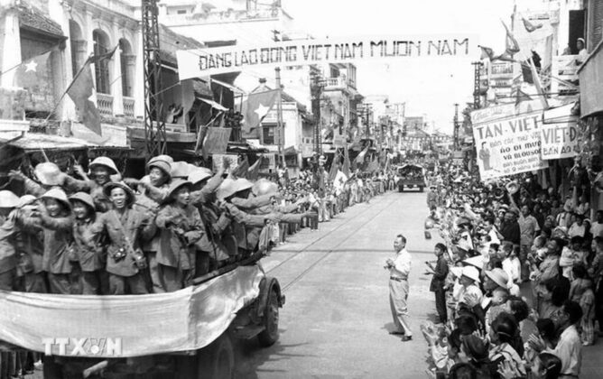 4 min 19 668x420 - Nhìn lại cảnh Đoàn quân chiến thắng tiến vào Thủ đô trong sáng 10/10/1954