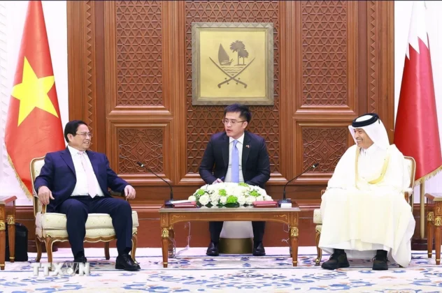 Thủ tướng Phạm Minh Ch&iacute;nh hội kiến Chủ tịch Quốc hội Qatar Hassan bin Abdullah Al-Ghanim.