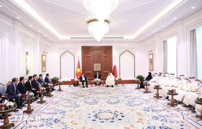 Thủ tướng Phạm Minh Ch&iacute;nh hội kiến Chủ tịch Quốc hội Qatar Hassan bin Abdullah Al-Ghanim.