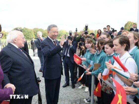 6 min 3 560x420 - Lễ đón chính thức Tổng Bí thư, Chủ tịch nước Tô Lâm tại Ireland