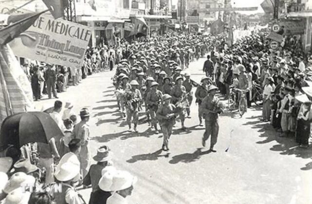 7 min 15 641x420 - Nhìn lại cảnh Đoàn quân chiến thắng tiến vào Thủ đô trong sáng 10/10/1954