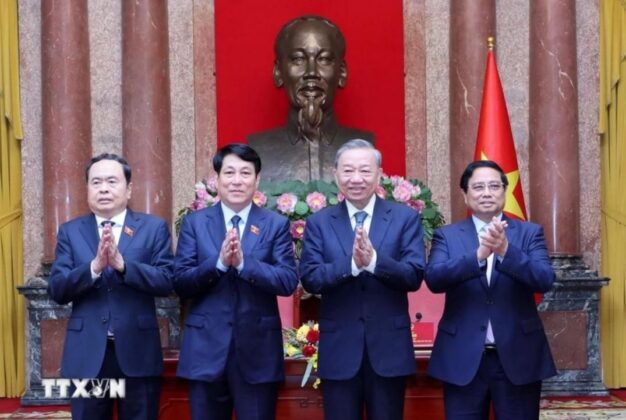 Tổng B&iacute; thư T&ocirc; L&acirc;m, Chủ tịch nước Lương Cường, Thủ tướng Ch&iacute;nh phủ Phạm Minh Ch&iacute;nh v&agrave; Chủ tịch Quốc hội Trần Thanh Mẫn tại lễ b&agrave;n giao c&ocirc;ng t&aacute;c của Chủ tịch nước.