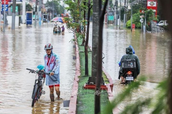 Bão Trami gây ngập lụt và mất điện diện rộng tại Philippines