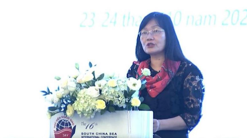 Quyền Giám đốc Học viện Ngoại giao Đại sứ, Tiến sĩ Phạm Lan Dung phát biểu khai mạc Hội thảo.