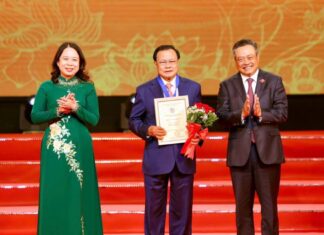 Nguyên Bí thư Hà Nội Phạm Quang Nghị được vinh danh Công dân Thủ đô ưu tú