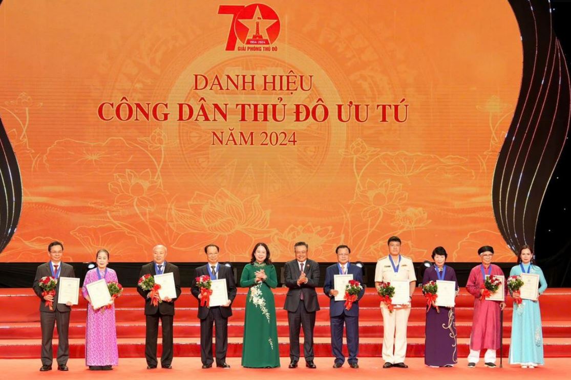 Nguyen Bi thu Ha Noi Pham Quang Nghi duoc vinh danh min - Nguyên Bí thư Hà Nội Phạm Quang Nghị được vinh danh Công dân Thủ đô ưu tú