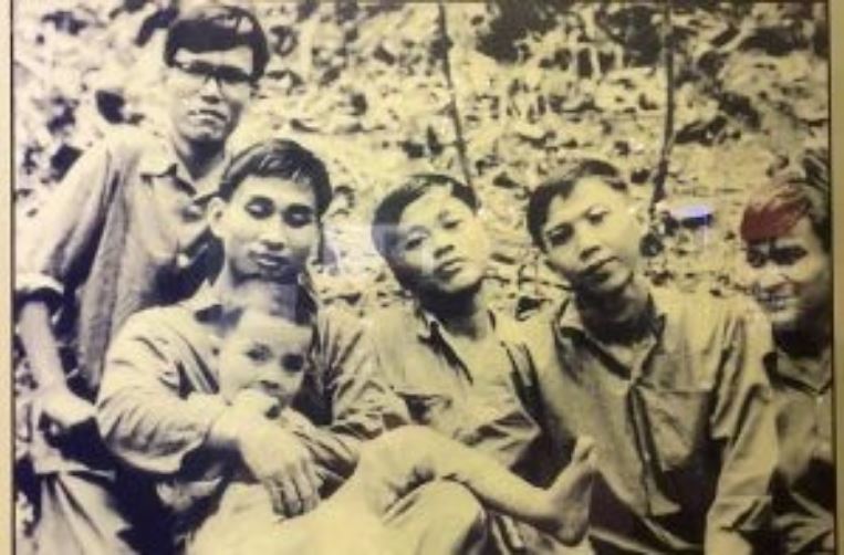 Nha tho Thanh Que cung dong doi o can cu Tra No Khu V nam 1973 min - Lắng nghe, lắng nghe… Thanh Quế - Tác giả: Nhà thơ Vũ Quần Phương