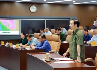 Phó Thủ tướng Trần Hồng Hà họp chỉ đạo ứng phó với bão số 6 Phó Thủ tướng Trần Hồng Hà họp chỉ đạo ứng phó với bão số 6