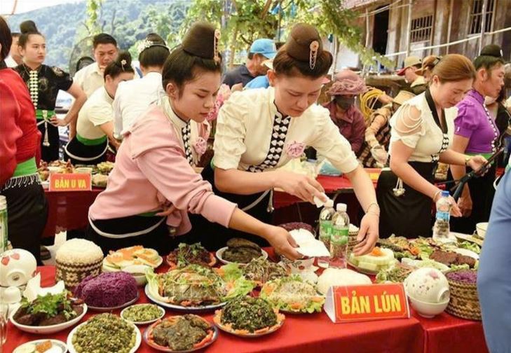 Phần thi mâm cơm ẩm thực tại Lễ hội.
