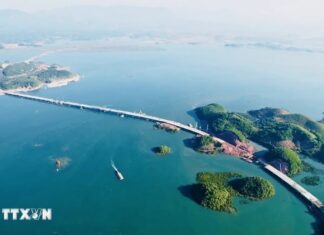 Quảng Ninh tiếp tục đưa kinh tế biển trở thành động lực tăng trưởng Quảng Ninh tiếp tục đưa kinh tế biển trở thành động lực tăng trưởng