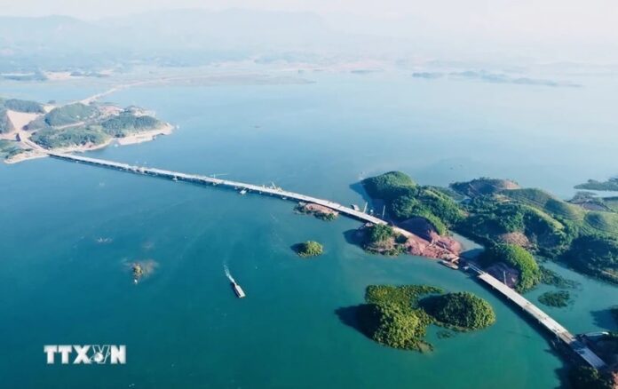 Quảng Ninh tiếp tục đưa kinh tế biển trở thành động lực tăng trưởng Quảng Ninh tiếp tục đưa kinh tế biển trở thành động lực tăng trưởng