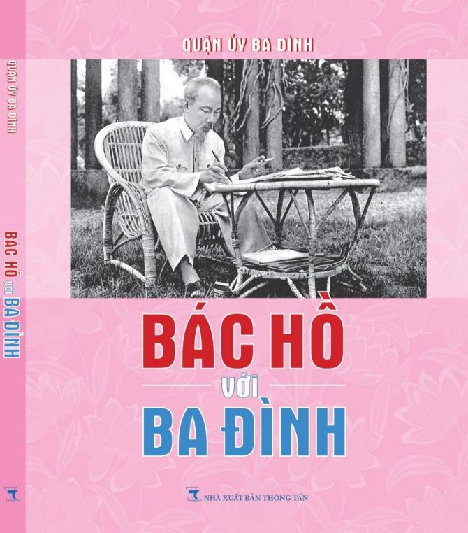 Sach anh To quoc ben bo song h2 min - Ra mắt hai cuốn sách ảnh 'Tổ quốc bên bờ sóng' và 'Bác Hồ với Ba Đình'