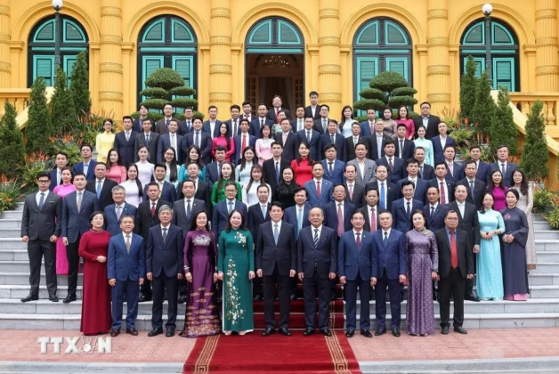 Chủ tịch nước Lương Cường gặp mặt l&atilde;nh đạo, nh&acirc;n vi&ecirc;n Văn ph&ograve;ng Chủ tịch nước