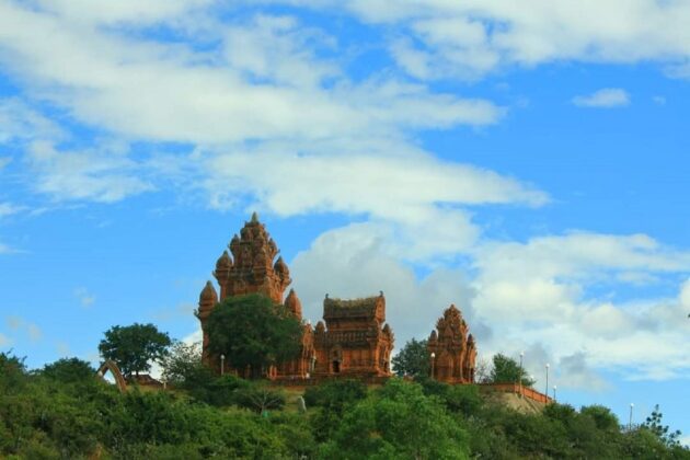 Th&aacute;p P&ocirc; Kl&ocirc;ng Garai l&agrave; một quần thể gồm 3 ng&ocirc;i th&aacute;p.