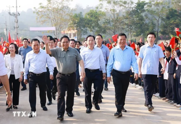 Thủ tướng Phạm Minh Ch&iacute;nh đến dự Ng&agrave;y hội Đại đo&agrave;n kết to&agrave;n d&acirc;n tộc tại thị trấn Na Sầm, huyện Văn L&atilde;ng, tỉnh Lạng Sơn.