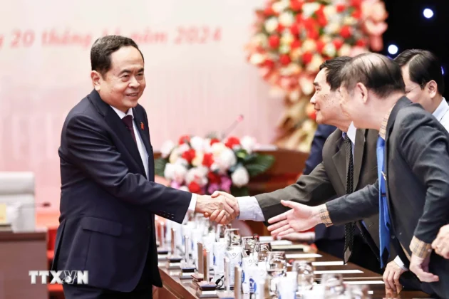 Chủ tịch Quốc hội Trần Thanh Mẫn với đại biểu.