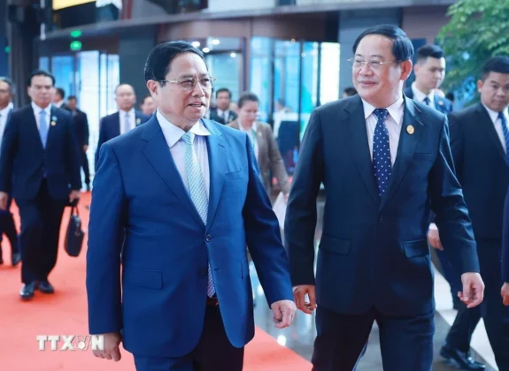Thủ tướng Phạm Minh Ch&iacute;nh tiếp Thủ tướng L&agrave;o Sonexay Siphandone.