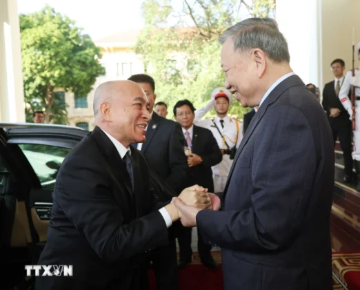 Tổng B&iacute; thư, Thủ tướng v&agrave; Chủ tịch Quốc hội tiếp kiến Quốc vương Campuchia Norodom Sihamoni