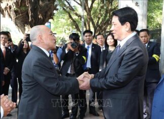 Chủ tịch nước Lương Cường và Quốc vương Campuchia thưởng trà tại Văn Miếu-Quốc Tử Giám Chủ tịch nước Lương Cường và Quốc vương Campuchia thưởng trà tại Văn Miếu-Quốc Tử Giám