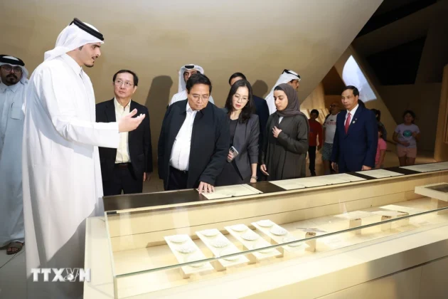 Thủ tướng Phạm Minh Ch&iacute;nh tham quan Bảo t&agrave;ng Nghệ thuật Hồi gi&aacute;o ở Doha