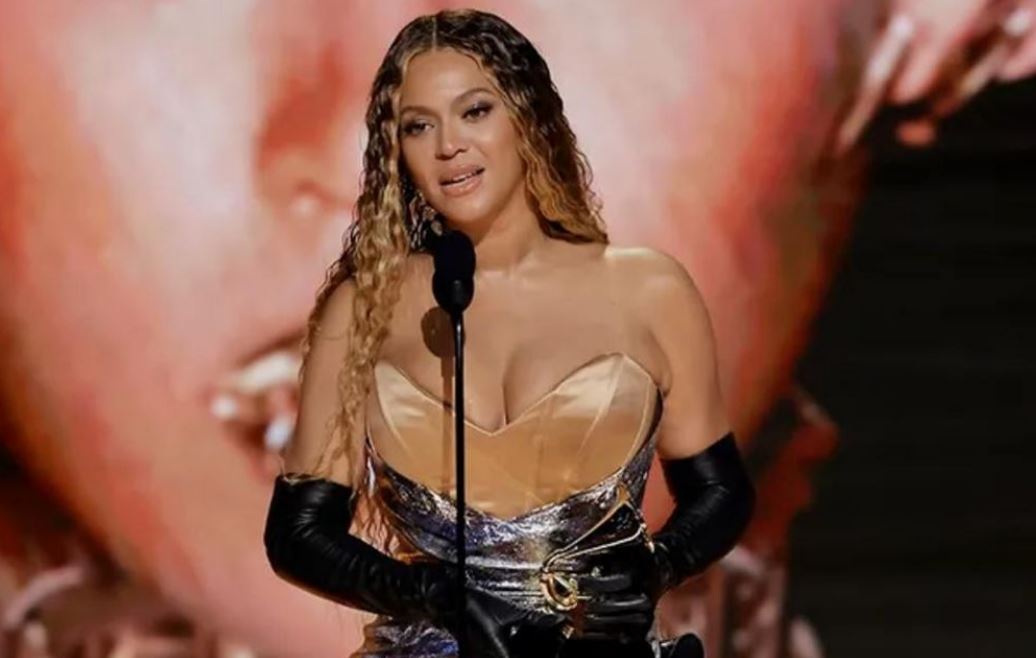Ngôi sao nhạc Pop vĩ đại nhất thế kỷ 21 gọi tên 'Nữ hoàng Beyoncé' Ngôi sao nhạc Pop vĩ đại nhất thế kỷ 21 gọi tên 'Nữ hoàng Beyoncé'