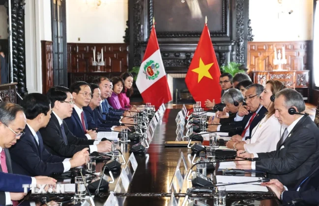 Chủ tịch nước Lương Cường v&agrave; Tổng thống Peru Dina Ercilia Boluarte Zegarra hội đ&agrave;m.