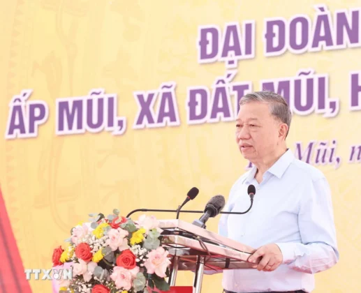 Ng&agrave;y 17/11/2024, Tổng B&iacute; thư T&ocirc; L&acirc;m ph&aacute;t biểu tại Ng&agrave;y hội Đại đo&agrave;n kết to&agrave;n d&acirc;n tộc, ấp Mũi, x&atilde; Đất Mũi, huyện Ngọc Hiển, C&agrave; Mau.