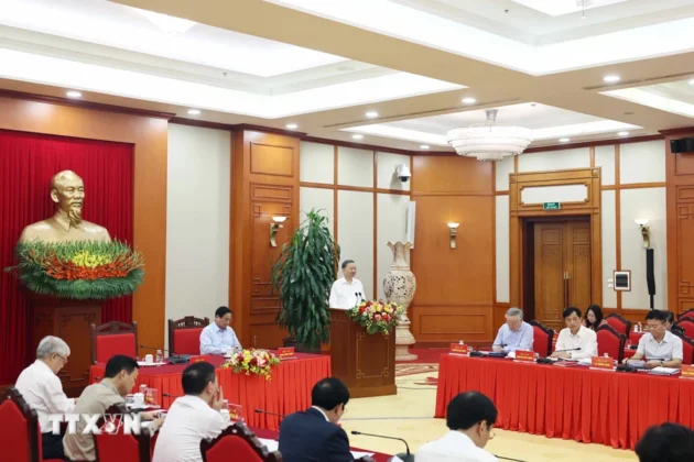 Tổng B&iacute; thư T&ocirc; L&acirc;m ph&aacute;t biểu chỉ đạo tại buổi l&agrave;m việc với Tiểu ban Kinh tế-X&atilde; hội Đại hội XIV của Đảng.