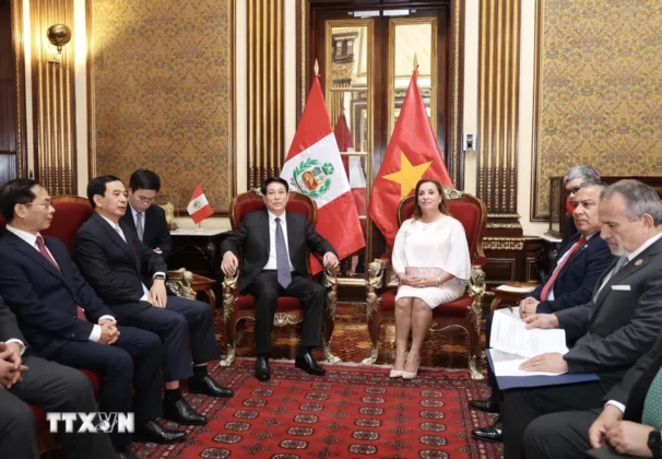 Tổng thống Peru Dina Ercilia Boluarte Zegarra v&agrave; Chủ tịch nước Lương Cường hội đ&agrave;m hẹp.