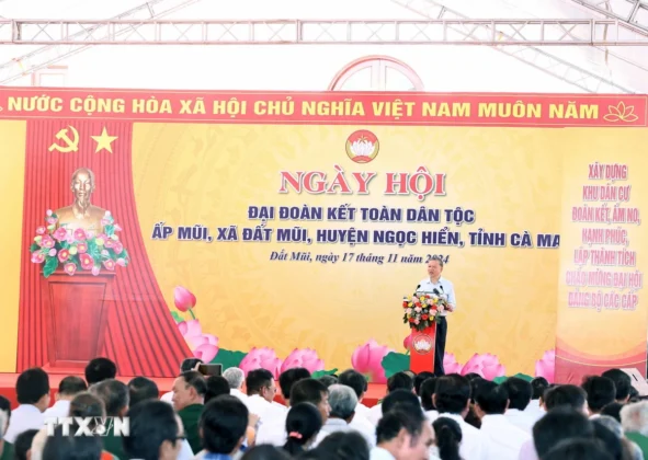 Ng&agrave;y 17/11/2024, Tổng B&iacute; thư T&ocirc; L&acirc;m dự Ng&agrave;y hội Đại đo&agrave;n kết to&agrave;n d&acirc;n tộc tại ấp Mũi, x&atilde; Đất Mũi, huyện Ngọc Hiển, C&agrave; Mau.