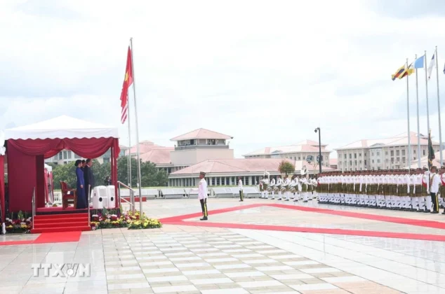 Lễ đ&oacute;n Tổng B&iacute; thư T&ocirc; L&acirc;m v&agrave; Phu nh&acirc;n tại Phủ Thủ tướng ở th&agrave;nh phố Putrajaya.
