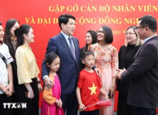 Chủ tịch nước Lương Cường gặp cộng đồng người Việt Nam tại Chile Chủ tịch nước Lương Cường gặp cộng đồng người Việt Nam tại Chile