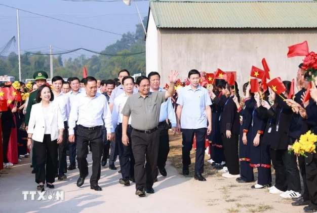 Thủ tướng Phạm Minh Ch&iacute;nh đến dự Ng&agrave;y hội Đại đo&agrave;n kết to&agrave;n d&acirc;n tộc tại thị trấn Na Sầm, huyện Văn L&atilde;ng, tỉnh Lạng Sơn.
