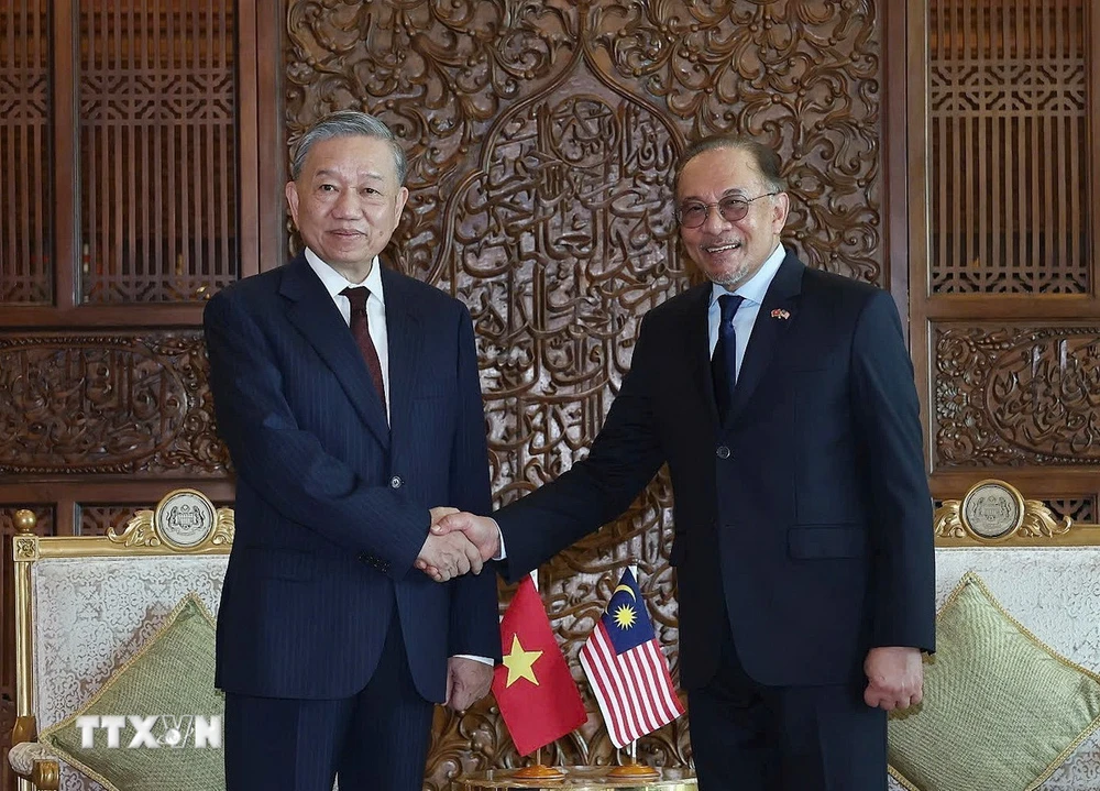 Tổng Bí thư Tô Lâm hội đàm với Thủ tướng Malaysia Anwar Ibrahim Tổng Bí thư Tô Lâm hội đàm với Thủ tướng Malaysia Anwar Ibrahim