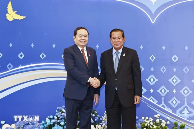 Chủ tịch Đảng Nh&acirc;n d&acirc;n Campuchia, Chủ tịch Thượng viện Campuchia Samdech Techo Hun Sen đ&oacute;n Chủ tịch Quốc hội Trần Thanh Mẫn dự Hội nghị.