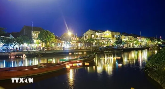 Thành phố Hội An về đêm.