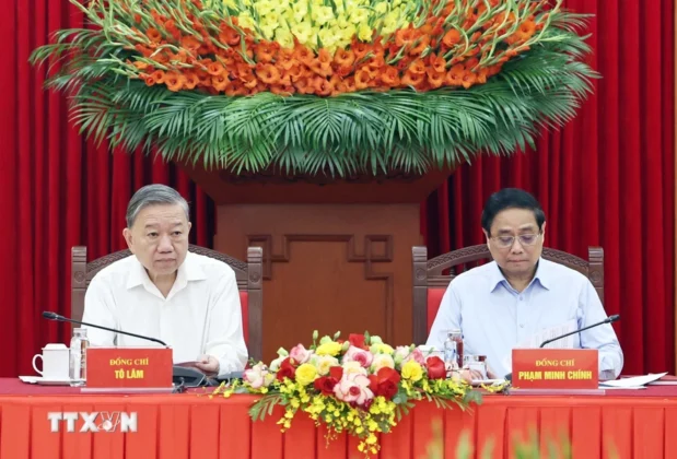 Tổng B&iacute; thư T&ocirc; L&acirc;m v&agrave; Ủy vi&ecirc;n Bộ Ch&iacute;nh trị, Thủ tướng Ch&iacute;nh phủ Phạm Minh Ch&iacute;nh, Trưởng Tiểu ban Kinh tế-X&atilde; hội Đại hội XIV của Đảng, tại buổi l&agrave;m việc.