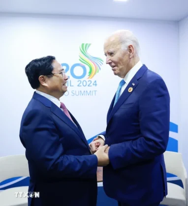 Thủ tướng Phạm Minh Ch&iacute;nh gặp Tổng thống Hoa Kỳ Joe Biden. (Ảnh: Dương Giang/TTXVN)