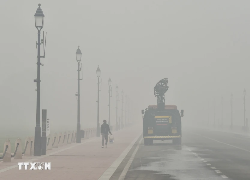 Khói mù ô nhiễm bao phủ dày đặc tại New Delhi, Ấn Độ.